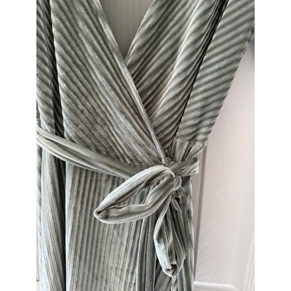 NWT Baltic Born Sage Green Velvet Pleated Wrap Dress Midi Short Sleeve M Medium - Picture 4 of 8